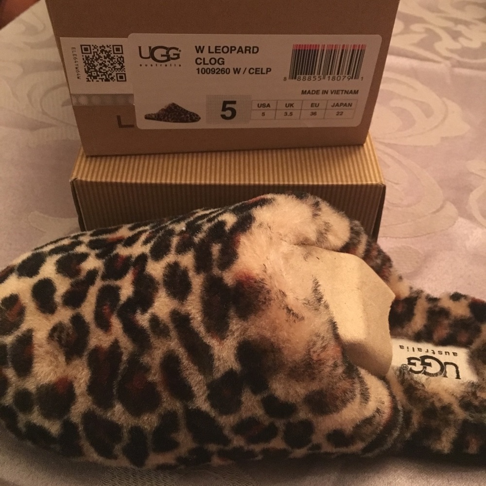 Leopard print ugg slippers